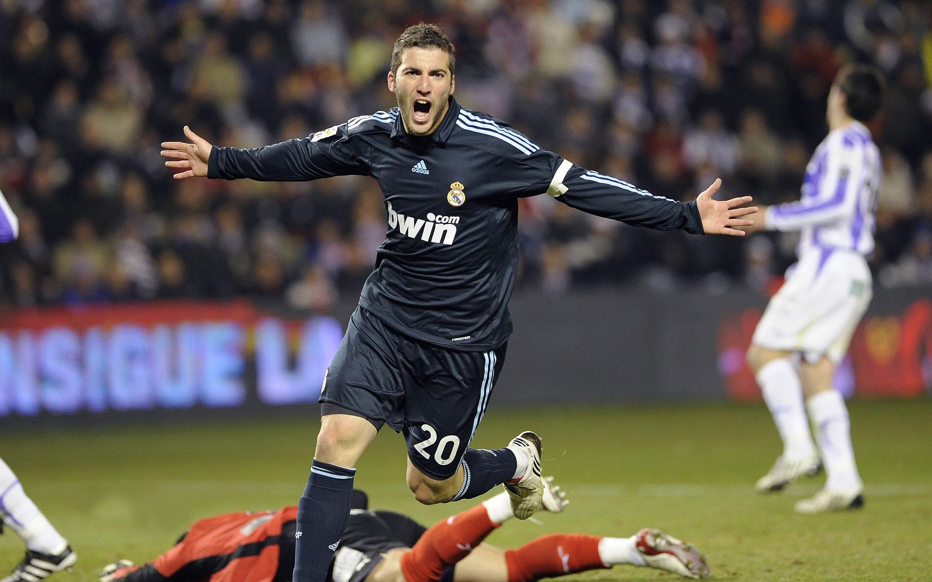 《电竞赛事中的数字互动：弹幕、投票让观众当“导演”》，电竞赛事数据平台